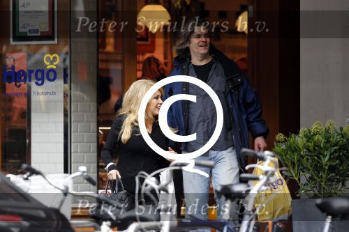 Amsterdam 31 maart 2011
Patricia Paay doet met een vriend boodschappen.
Peter Smulders bv