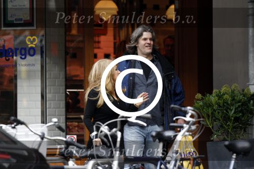 Amsterdam 31 maart 2011
Patricia Paay doet met een vriend boodschappen.
Peter Smulders bv