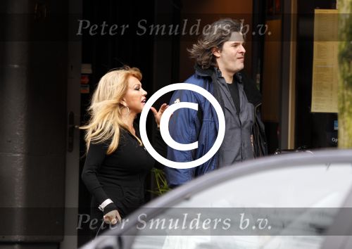 Amsterdam 31 maart 2011
Patricia Paay doet met een vriend boodschappen.
Peter Smulders bv
