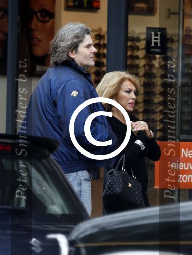 Amsterdam 31 maart 2011
Patricia Paay doet met een vriend boodschappen.
Peter Smulders bv