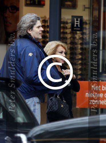 Amsterdam 31 maart 2011
Patricia Paay doet met een vriend boodschappen.
Peter Smulders bv