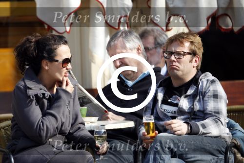 Amsterdam 29 maart 2011
Patrick Lodiers heeft het gezellig op terras met een dame.
Peter Smulders bv