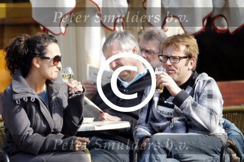 Amsterdam 29 maart 2011
Patrick Lodiers heeft het gezellig op terras met een dame.
Peter Smulders bv