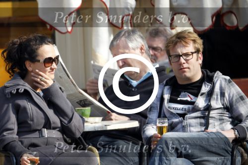 Amsterdam 29 maart 2011
Patrick Lodiers heeft het gezellig op terras met een dame.
Peter Smulders bv