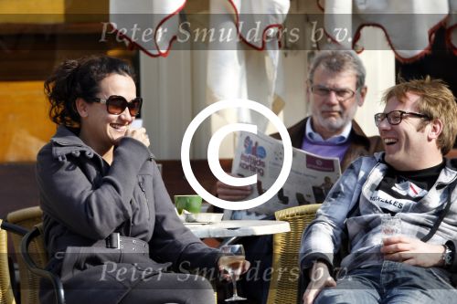 Amsterdam 29 maart 2011
Patrick Lodiers heeft het gezellig op terras met een dame.
Peter Smulders bv