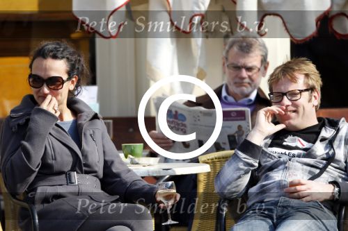 Amsterdam 29 maart 2011
Patrick Lodiers heeft het gezellig op terras met een dame.
Peter Smulders bv