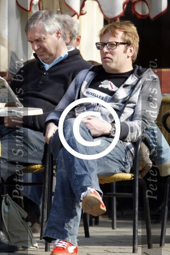 Amsterdam 29 maart 2011
Patrick Lodiers heeft het gezellig op terras met een dame.
Peter Smulders bv