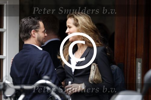 Amsterdam 1 april 2011
Caroline Tensen viert haar verjaardag met verschillende vriendinnen bij cafe George. Paulien Huizinga
Peter Smulders bv