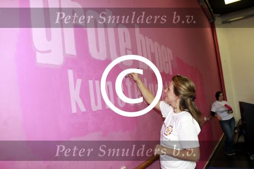 Arnhem 18 maart 2011
Koningin Beatrix Prins Bernhard jr Prins Pieter Christiaan en prinses Annette schilderen voor NL doet.
Peter Smulders bv
