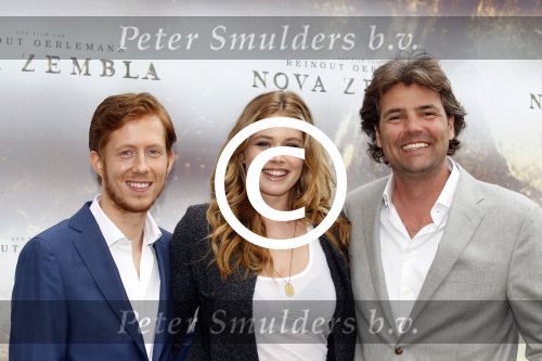 Amsterdam 7 april 2011
Presentatie cast Nova Zembla bij het Hilton. Reinout Oerlemans is regisseur en producent en Doutzen Kroes en Robert de Hoog spelen oa in de film.
Peter Smulders bv