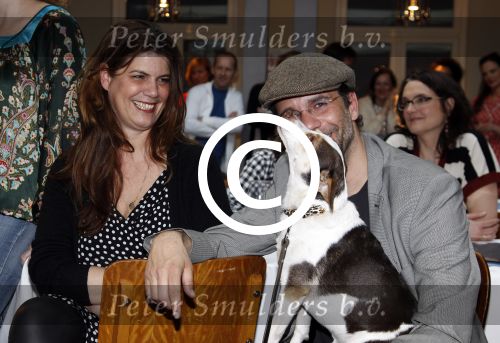 Amsterdam 29 maart 2011
Presentatie nieuwe boek Marian Mudder. Gooische Frieten ( Cynthia Abma en Annemieke Aalderink Bakker) reiken het ereste boek uit. Roeland Fernhout met hond en een vriendin
Peter Smulders bv
