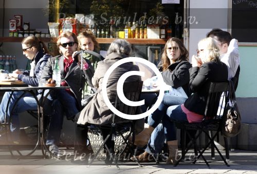 Amsterdam 19 maart 2011
Rutger Castricum met vriendin en baby op terras in Amsterdam.
Peter Smulders bv