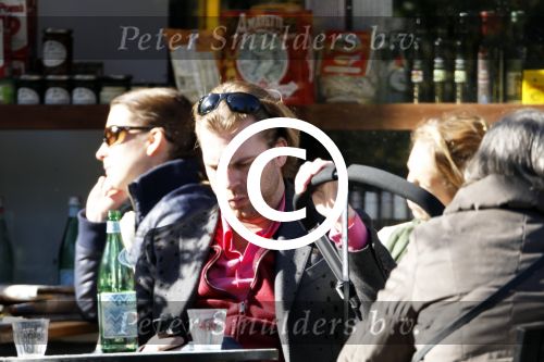 Amsterdam 19 maart 2011
Rutger Castricum met vriendin en baby op terras in Amsterdam.
Peter Smulders bv