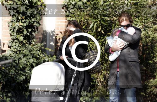 Amsterdam 19 maart 2011
Rutger Castricum met vriendin en baby op terras in Amsterdam.
Peter Smulders bv