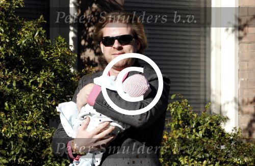 Amsterdam 19 maart 2011
Rutger Castricum met vriendin en baby op terras in Amsterdam.
Peter Smulders bv