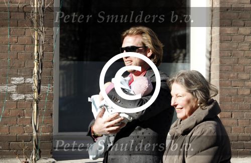 Amsterdam 19 maart 2011
Rutger Castricum met vriendin en baby op terras in Amsterdam.
Peter Smulders bv