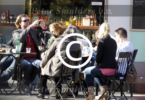 Amsterdam 19 maart 2011
Rutger Castricum met vriendin en baby op terras in Amsterdam.
Peter Smulders bv