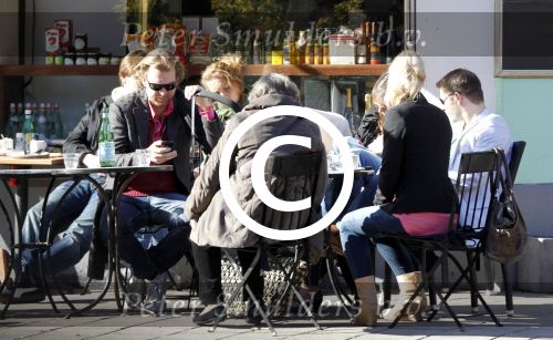 Amsterdam 19 maart 2011
Rutger Castricum met vriendin en baby op terras in Amsterdam.
Peter Smulders bv