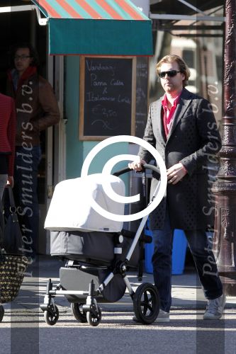 Amsterdam 19 maart 2011
Rutger Castricum met vriendin en baby op terras in Amsterdam.
Peter Smulders bv