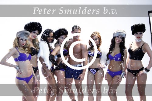Amsterdam 28 maart 2011
Rob Heilbron van lingerie merk Sapph organiseerde vandaag weer een foto shoot met oa Melissa Sneekes, Dewi Pechler , Melany d\'Fonseca ilena Ingwersen Gisele Barbosa en schaatser Joel Geleynse .
Peter Smulders bv
