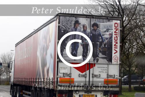 Tilburg 1 april 2011
Sem v Dijk met vingino reclame achter op vrachtwagen.
Peter Smulders bv