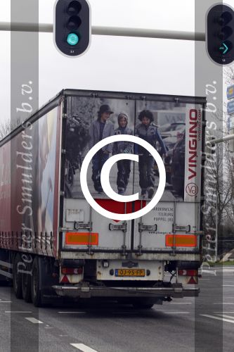Tilburg 1 april 2011
Sem v Dijk met vingino reclame achter op vrachtwagen.
Peter Smulders bv