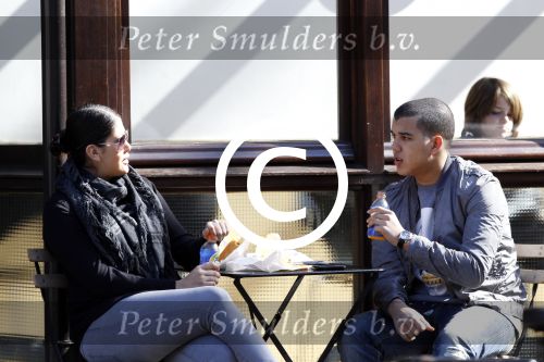 Amsterdam 23 maart 2011
Shanna Breukhoven met vriendje op terras.
Peter Smulders bv