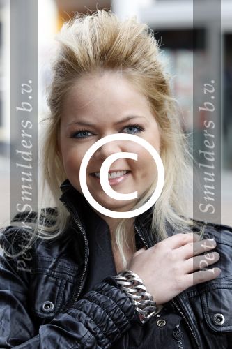 Amsterdam 20 maart 2011
Premiere Hop in Tuschinski. Sita Vermeulen met Buddha to Buddha armband
Peter Smulders bv