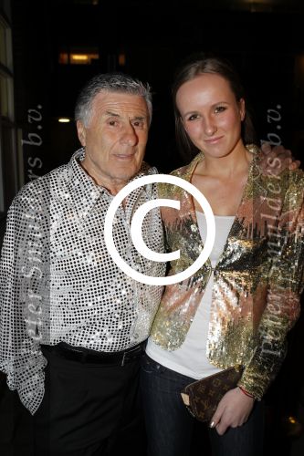 Nieuwegein 20 maart 2011
Surprisefeeste voor Yolanthe Sneijder Cabau georganiseerd door haar man wesley Sneijder bij Will\'s restaurant in Nieuwegein. Sjaak Swart met dochter
Peter Smulders bv