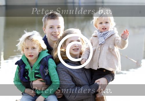 Kaatsheuvel 20 maart 2011
Max Bo Anouk Edwin Smulders Tim en Sanne Vrenken en Oma josje in de efteling.
Peter Smulders bv