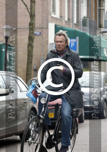 Amsterdam 1 april 2011
Tom Egbers op de fiets
Peter Smulders bv