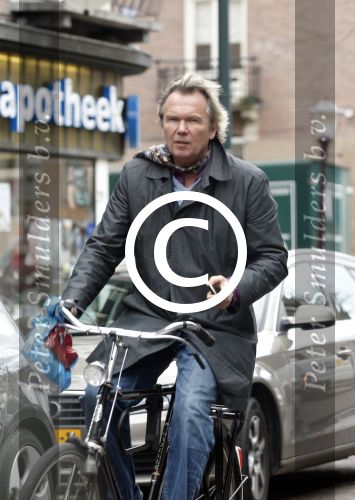 Amsterdam 1 april 2011
Tom Egbers op de fiets
Peter Smulders bv