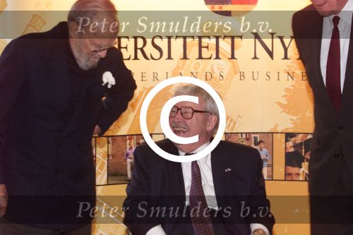 Breukelen 28 maart 2001
Opening van het Albert Heyn gebouw op Neyenrode.
 Prins Bernhard, Albert Heyn en Wim Kok

Foto Peter Smulders bv