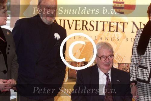 Breukelen 28 maart 2001
Opening van het Albert Heyn gebouw op Neyenrode.
Prins Bernhard en Albert Heyn

Foto Peter Smulders bv