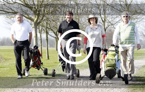Spaarnwoude 23 maart 2012
Golfwedstrijd voor spieren voor spieren met oa Louis v Gaal. Myrna Goossen Rene v d Kerkhof en Albert West
Peter Smulders bv