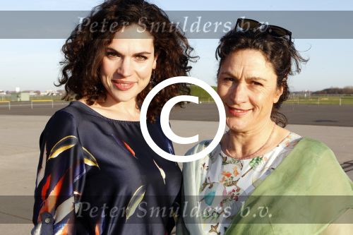 Leiden Valkenburg 25 maart 2012
500e voorstelling van Soldaat van oranje. Anna Drijver met moeder
Peter Smulders bv
