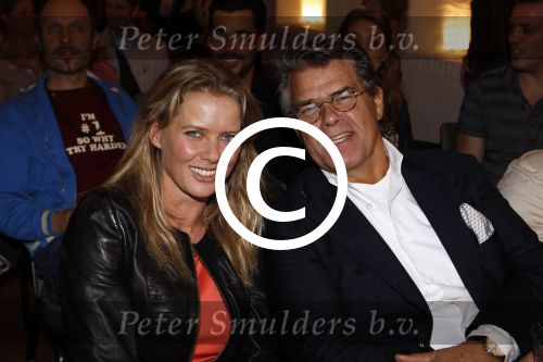 Amsterdam 27 maart 2012
Presentatie de schat van de oranje in het scheepvaartmuseum. Babette v Veen en Emile Ratelband
Peter Smulders bv
