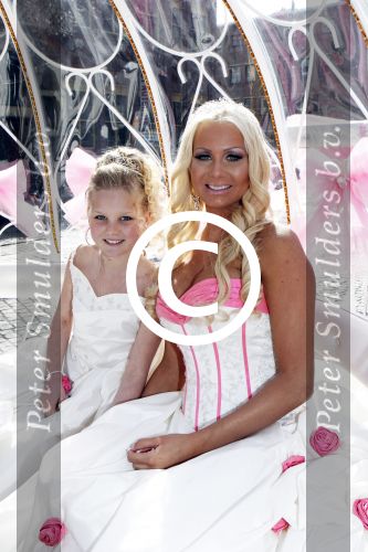 Scheveningen en Den Haag 1 april 2012
Trouwen Samantha de Jong ( Barbie uit oh oh Cherso) en Michael v d Plas.
Peter Smulders bv
