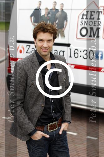 Huizen 4 april 2012
Bas Muijs presenteert het SBS6 programma het snoer om.
Peter Smulders bv