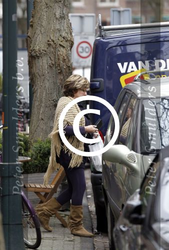 Amsterdam 29 maart 2012
Catherine Keyl doet boodschappen op de cornelis schuytstraat.
Peter Smulders bv