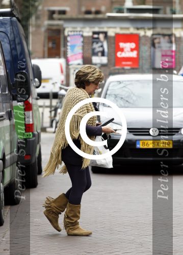 Amsterdam 29 maart 2012
Catherine Keyl doet boodschappen op de cornelis schuytstraat.
Peter Smulders bv