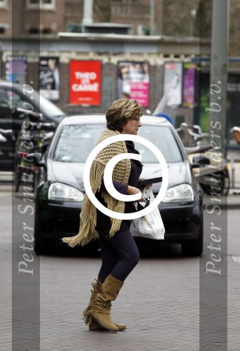 Amsterdam 29 maart 2012
Catherine Keyl doet boodschappen op de cornelis schuytstraat.
Peter Smulders bv