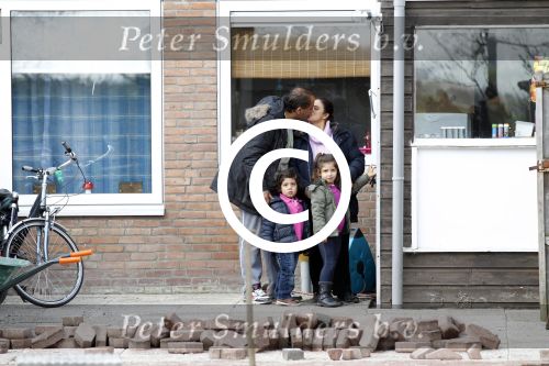 Slootdorp 12 en 13 april 2012
Constanza Breukhoven en haar man Mohammed en kinderen Soraiya en Semmy wonen sinds deze week in het friese dorp Slootdorp.
Peter Smulders bv