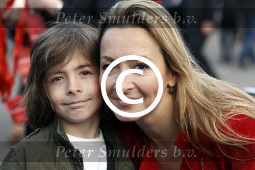 Amsterdam 27 maart 2012
Premiere cirque du Soleil bij de amsterdam Arena. Cynthia Abma met zoon
Peter Smulders bv