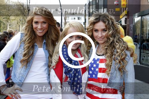 Zeist 1 april 2012
Premiere Dr Seuss in het Fiji theater in Zeist. Djumbo met Buddha to Buddha armbanden
Peter Smulders bv