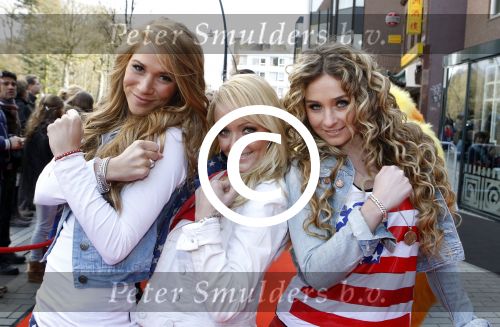Zeist 1 april 2012
Premiere Dr Seuss in het Fiji theater in Zeist. Djumbo met Buddha to Buddha armbanden
Peter Smulders bv