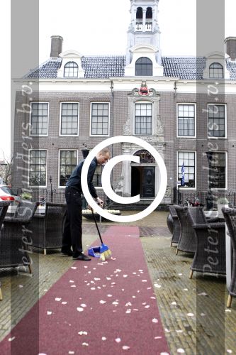 Volendam en Edam 13 april 2012
Simon Keizer en zijn vrouw Annemarie Hoek zijn vandaag in het geheim getrouwd in het stadhuis van Edam.
Peter Smulders bv