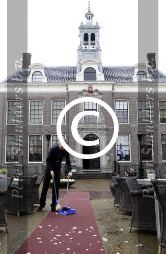 Volendam en Edam 13 april 2012
Simon Keizer en zijn vrouw Annemarie Hoek zijn vandaag in het geheim getrouwd in het stadhuis van Edam.
Peter Smulders bv