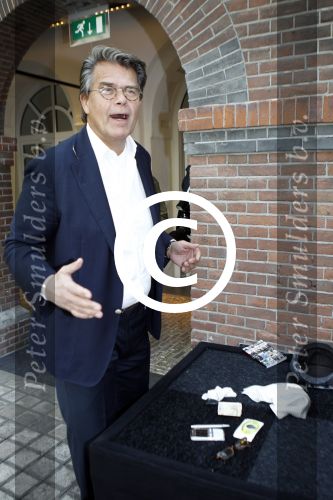 Amsterdam 27 maart 2012
Presentatie de schat van de oranje in het scheepvaartmuseum. Emile Ratelband
Peter Smulders bv