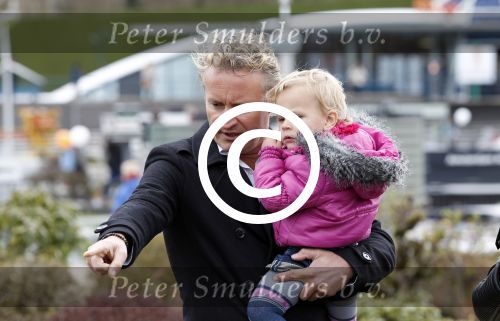 Scheveningen Den Haag 7 april 2012
Heropening Madurodam met oa aanwezig Humberto Tan met vrouw en kinderen Wendy v Dijk en Erland Galjaard met dochter Lizzy en Rob Geus met zijn dochter.
Peter Smulders bv